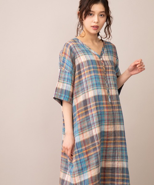 Munich（ミューニック）の「マドラスチェックリネン　Vネックリラックスワンピース(リゾートマキシワンピース)（ワンピース・レディース・ブルー・FREE）」の5枚目の写真
