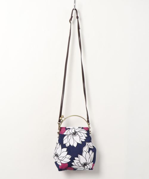 カヤ（カヤ）の「【カヤ】蓮の花 がま口ショルダーバッグ（ショルダーバッグ・レディース・レッド/イエロー/ブルー・FREE）」の2枚目の写真