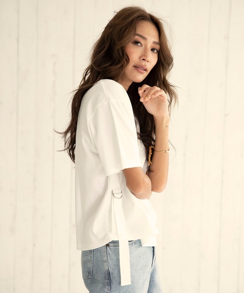 Open Bac Top 半袖カットソー ホワイト☆ALEXIA STAM ALEXIA STAM（アリシアスタン）の「Side Belt Tee/サイドベルトティー