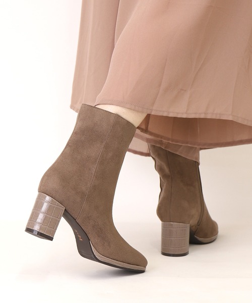 artemis by DIANA（アルテミスバイダイアナ）の「スクエアトゥショートブーツ（ブーツ・レディース・ブラック系その他/ダークベージュ/ブラック/ダークブラウン・23.5cm/22.5cm/24.5cm/25.0cm/24.0cm/23.0cm/22.0cm）」の4枚目の写真