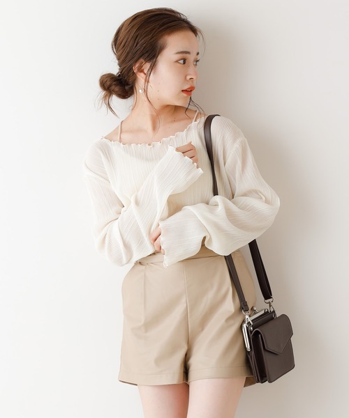 Chico（チコ）の「プリーツメローシアーブラウス(キャミ付き）（シャツ/ブラウス・レディース・ブラウン/ブラック/ピンク/ベージュ/アイボリー・FREE）」の22枚目の写真