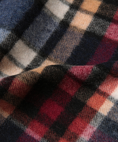 BEAMS（ビームス）の「◎BEAMS / チェック カシミヤ マフラー（マフラー・メンズ・グレー/ネイビー/ワイン・ONE SIZE）」の6枚目の写真