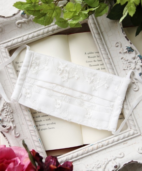 axes femme（アクシーズファム）の「繊細レースマスク（マスク・レディース・ブラック/ブラウン/ピンク/ラベンダー/ブルー/グリーン/ホワイト・MEDIUM）」の2枚目の写真