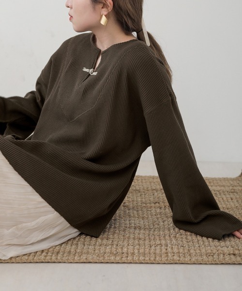 Bab（バブ）の「【WEB限定】チャイナボタンワッフルプルオーバー（Tシャツ/カットソー・レディース・アイボリー/ライトグレー/チャコールグレー/モカ・FREE）」の3枚目の写真