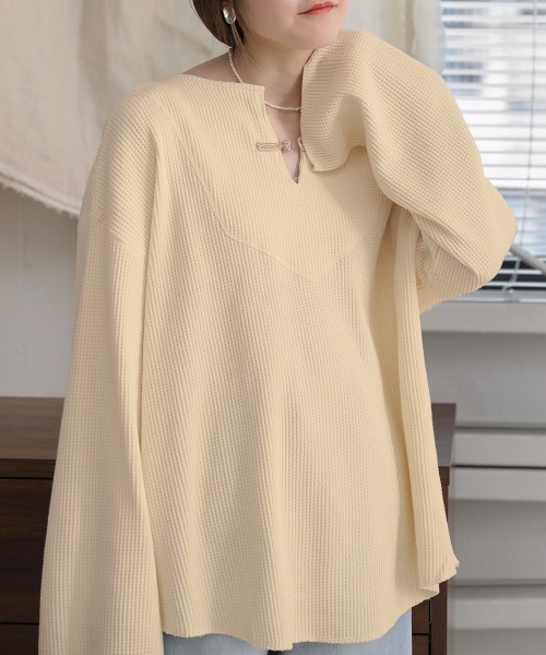 Bab（バブ）の「【WEB限定】チャイナボタンワッフルプルオーバー（Tシャツ/カットソー・レディース・アイボリー/ライトグレー/チャコールグレー/モカ・FREE）」の2枚目の写真