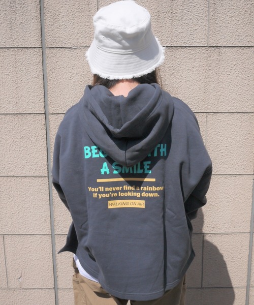 WEGO(ウィゴー)の「WEGO/ボリュームスリーブプリントパーカー(パーカー・レディース・オフホワイト/グリーン系その他/イエロー/ベージュ/ホワイト/スミクロ/グリーン・MEDIUM/SMALL)」の3枚目の写真