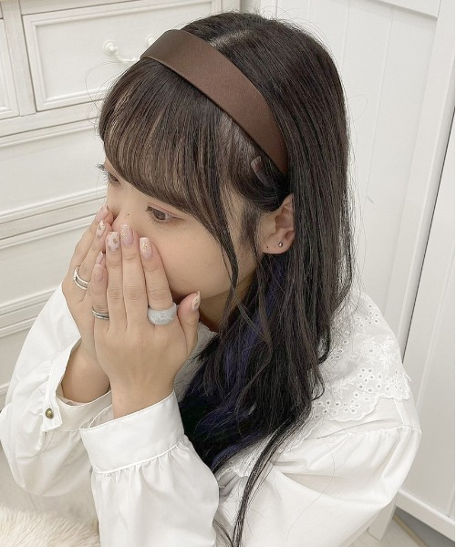 apres jour（アプレジュール）の「【apres jour×ARIAZ】サテンカチューシャ（カチューシャ・レディース・ブラック/ダークブラウン/ベージュ/ミント/モカ/ラベンダー/ピンクベージュ・FREE）」の2枚目の写真