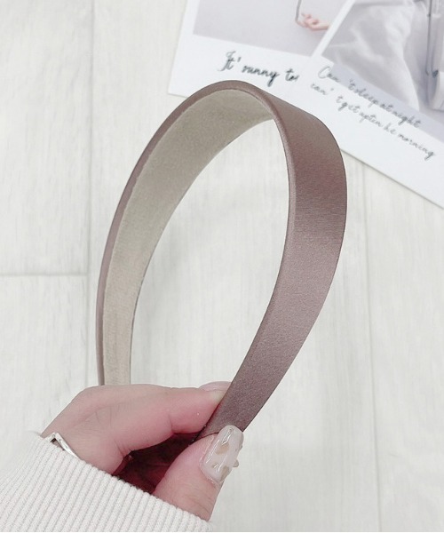 apres jour（アプレジュール）の「【apres jour×ARIAZ】サテンカチューシャ（カチューシャ・レディース・ブラック/ダークブラウン/ベージュ/ミント/モカ/ラベンダー/ピンクベージュ・FREE）」の11枚目の写真