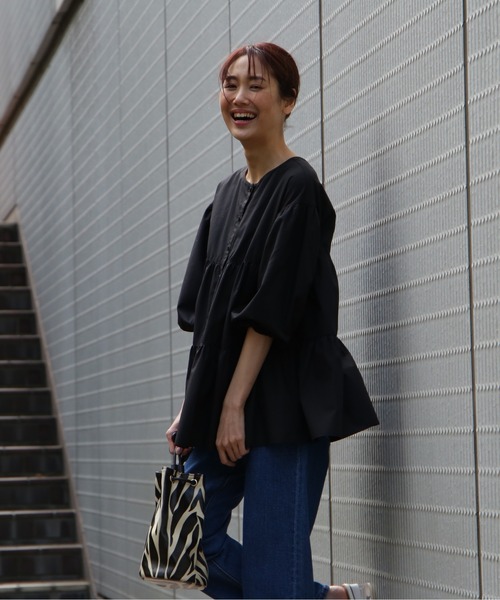 NATURAL BEAUTY BASIC（ナチュラルビューティーベーシック）の「TCティアードブラウス（シャツ/ブラウス・レディース・ブラック/ラベンダー/オフホワイト・MEDIUM/SMALL）」の13枚目の写真