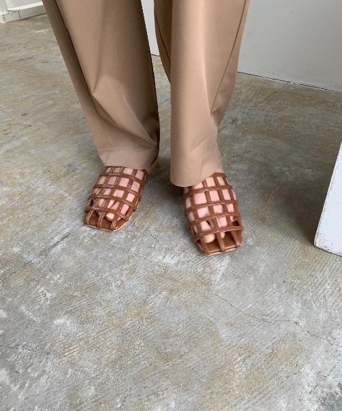 Amiur(エミレ)の「cutwork sandal(サンダル・レディース・ブラウン/ブラック・S/M/L)」の10枚目の写真