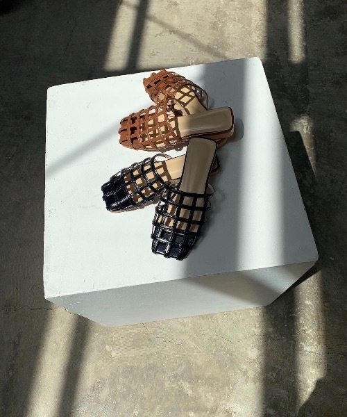 Amiur(エミレ)の「cutwork sandal(サンダル・レディース・ブラウン/ブラック・S/M/L)」の8枚目の写真