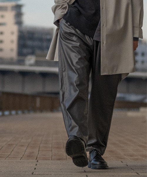 Naive magic（ナイーブマジック）の「【a】テックレザーイージーパンツ（その他パンツ・メンズ・グレー/ブラック/グリーン/アイボリー・LARGE/MEDIUM）」の3枚目の写真