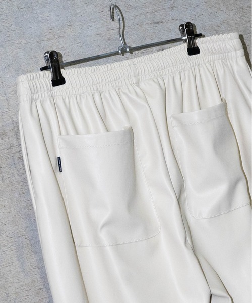 Naive magic（ナイーブマジック）の「【a】テックレザーイージーパンツ（その他パンツ・メンズ・グレー/ブラック/グリーン/アイボリー・LARGE/MEDIUM）」の19枚目の写真