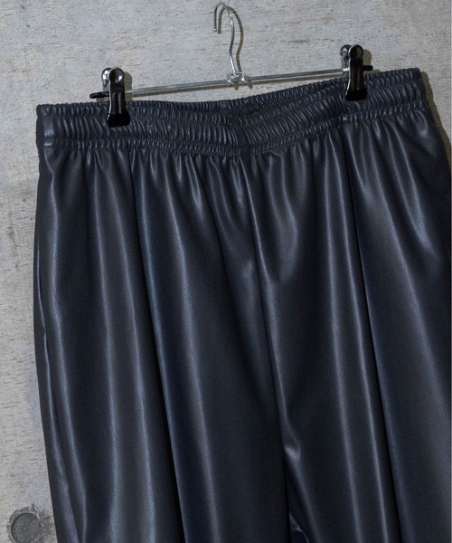 Naive magic（ナイーブマジック）の「【a】テックレザーイージーパンツ（その他パンツ・メンズ・グレー/ブラック/グリーン/アイボリー・LARGE/MEDIUM）」の7枚目の写真