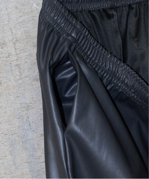 Naive magic（ナイーブマジック）の「【a】テックレザーイージーパンツ（その他パンツ・メンズ・グレー/ブラック/グリーン/アイボリー・LARGE/MEDIUM）」の21枚目の写真