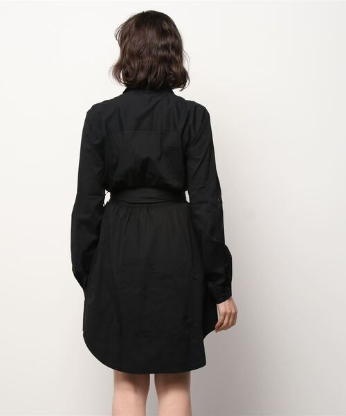 Guess（ゲス）の「Anika Shirtdress（シャツワンピース・レディース・ブラック/ベージュ・SMALL/MEDIUM/X-SMALL）」の14枚目の写真