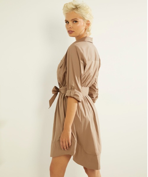 Guess（ゲス）の「Anika Shirtdress（シャツワンピース・レディース・ブラック/ベージュ・SMALL/MEDIUM/X-SMALL）」の4枚目の写真