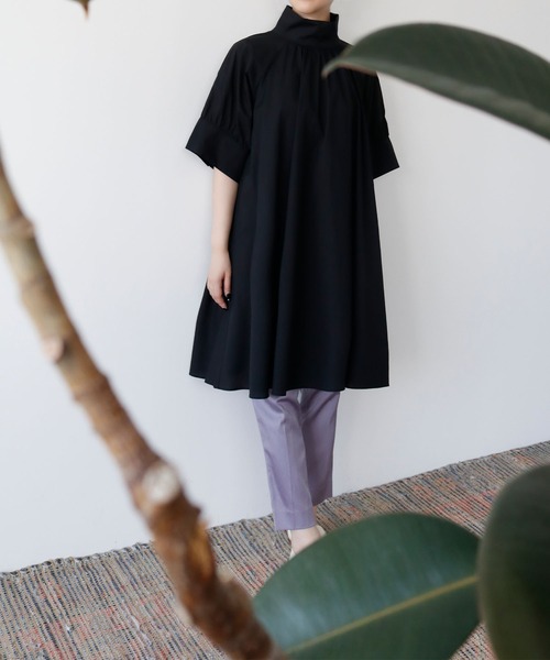 ELFRANK（エルフランク）の「ハイネックボリュームスリーブAラインチュニックブラウス（シャツ/ブラウス・レディース・ホワイト/ブラック・FREE）」の15枚目の写真