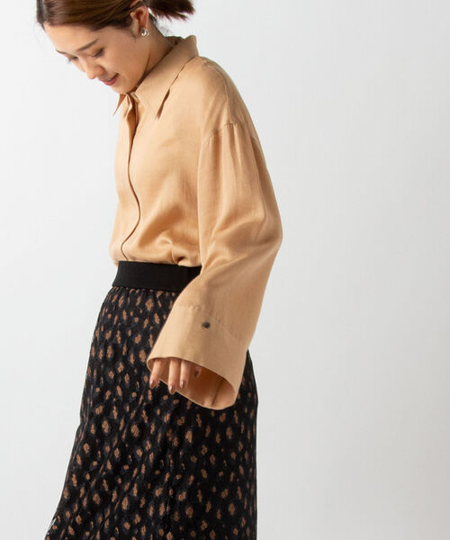 NOLLEY’S Sophi（ノーリーズソフィ）の「ドビーサテン袖フレアシャツ（シャツ/ブラウス・レディース・ベージュ/ライトパープル/ホワイト・38）」の16枚目の写真
