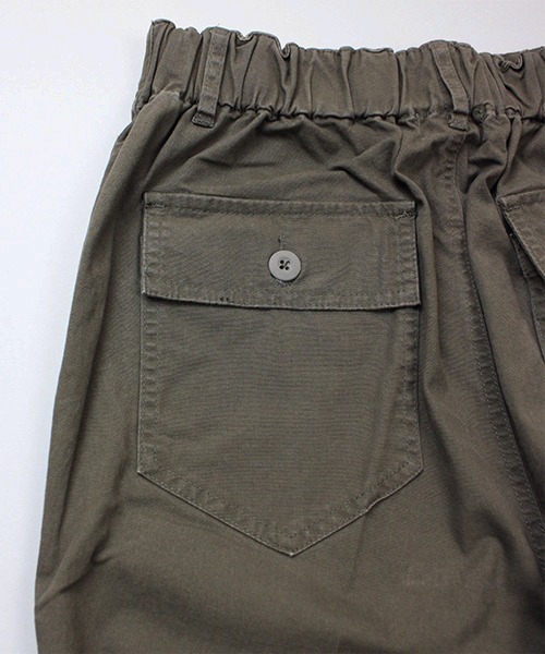 Universal Style Wear(ユニバーサルスタイルウェア)の「Universal Style Wear フネン ベイカーパンツ(チノパンツ・メンズ・カーキ/ブラック・MEDIUM/LARGE/X-LARGE)」の16枚目の写真