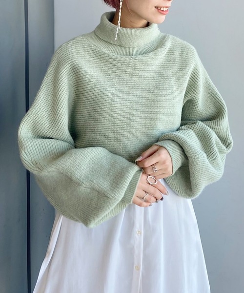 mysty woman（ミスティウーマン）の「前後2WAYショートドルマンニット 255244（ニット/セーター・レディース・ベージュ/グレー/アイボリー/グリーン系・FREE）」の4枚目の写真