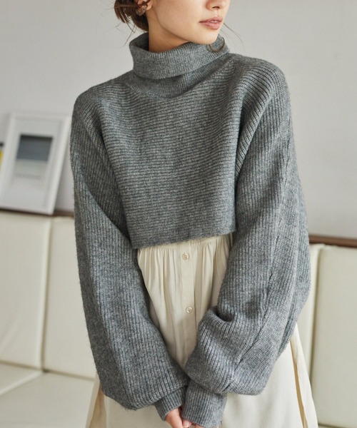 mysty woman（ミスティウーマン）の「前後2WAYショートドルマンニット 255244（ニット/セーター・レディース・ベージュ/グレー/アイボリー/グリーン系・FREE）」の3枚目の写真