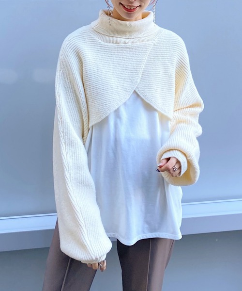 mysty woman（ミスティウーマン）の「前後2WAYショートドルマンニット 255244（ニット/セーター・レディース・ベージュ/グレー/アイボリー/グリーン系・FREE）」の2枚目の写真