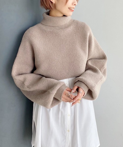 mysty woman（ミスティウーマン）の「前後2WAYショートドルマンニット 255244（ニット/セーター・レディース・ベージュ/グレー/アイボリー/グリーン系・FREE）」の16枚目の写真