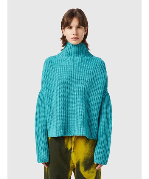 DIESEL（ディーゼル）の「レディース サステナブル ニット タートルネック オーバーサイズ ルーズフィット セーター（ニット/セーター・レディース・ピンクベージュ/ブラック/ブルー・XX-SMALL/X-SMALL/MEDIUM/SMALL）」の3枚目の写真