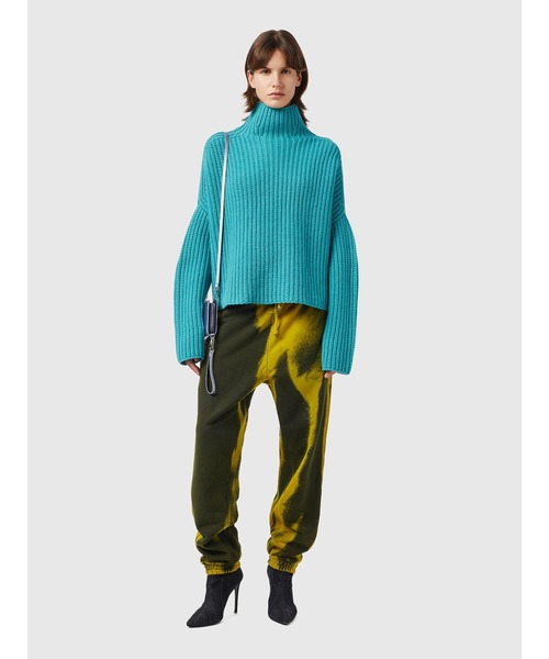 DIESEL（ディーゼル）の「レディース サステナブル ニット タートルネック オーバーサイズ ルーズフィット セーター（ニット/セーター・レディース・ピンクベージュ/ブラック/ブルー・XX-SMALL/X-SMALL/MEDIUM/SMALL）」の11枚目の写真