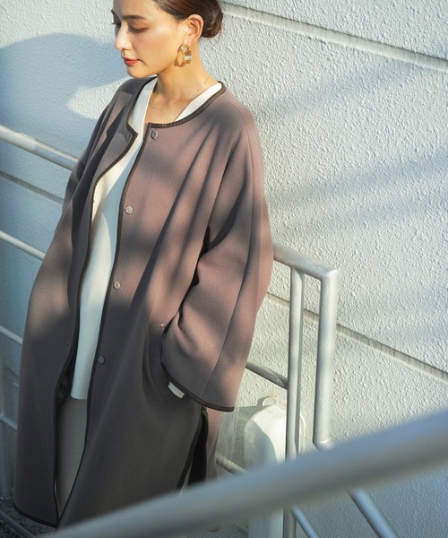 Emilyan（エミリアン）の「【2021AW】圧縮杢ニット・フェイクレザーパイピング・フレアーデザインコート（その他アウター・レディース・ブラウン/ブルー/アイボリー・9号）」の4枚目の写真