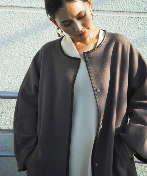 Emilyan（エミリアン）の「【2021AW】圧縮杢ニット・フェイクレザーパイピング・フレアーデザインコート（その他アウター・レディース・ブラウン/ブルー/アイボリー・9号）」の5枚目の写真