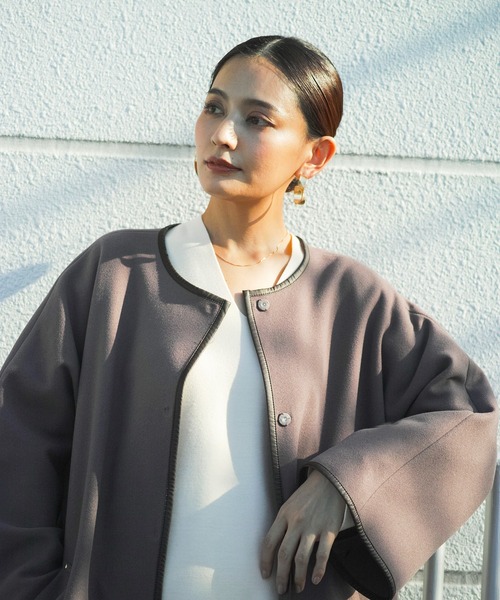 Emilyan（エミリアン）の「【2021AW】圧縮杢ニット・フェイクレザーパイピング・フレアーデザインコート（その他アウター・レディース・ブラウン/ブルー/アイボリー・9号）」の6枚目の写真