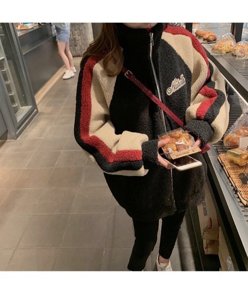 DEVICE(デバイス)の「ジャージデザイン フリース ボアジャケット もこもこ アウター ブルゾン(ブルゾン・レディース・ブラック/ベージュ・FREE)」の15枚目の写真