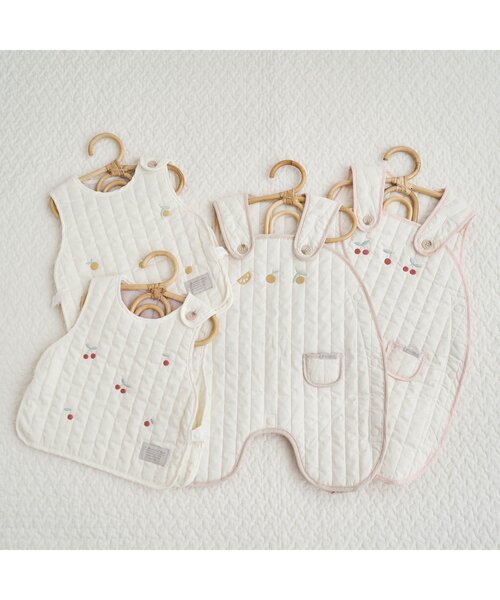 apres les cours（アプレレクール）の「フルーツ刺繍キルティングベスト（ベスト・キッズ・ピンク/オレンジ・90）」の4枚目の写真