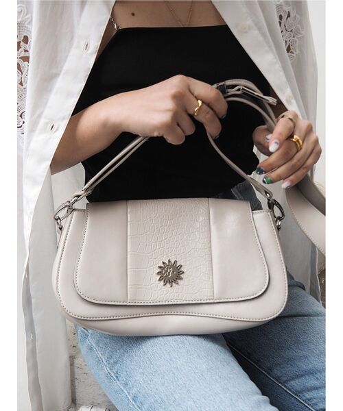 EVRIS（エヴリス）の「スリムショルダーBAG（ショルダーバッグ・レディース・ブラック/ブルー/アイボリー・FREE）」の2枚目の写真