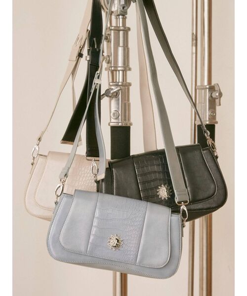 EVRIS（エヴリス）の「スリムショルダーBAG（ショルダーバッグ・レディース・ブラック/ブルー/アイボリー・FREE）」の12枚目の写真