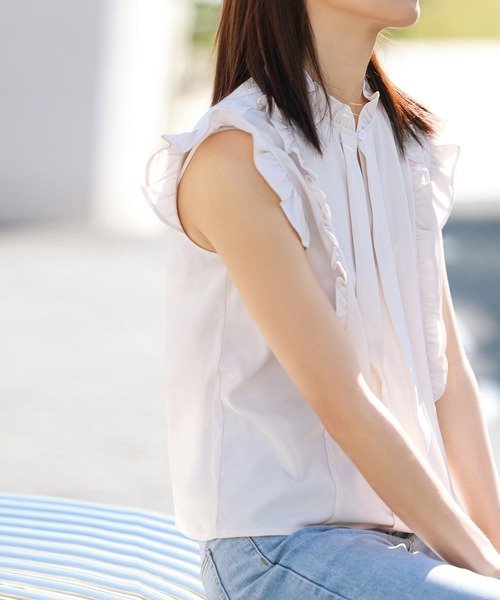 フリルデザインノースリーブブラウス