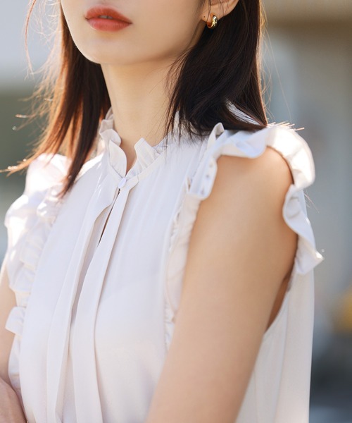 フリルデザインノースリーブブラウス