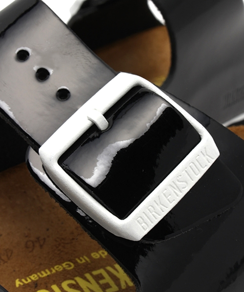 BIRKENSTOCK(ビルケンシュトック)の「■Oggi8月/DRESS・SEDA7月号掲載■ARIZONA NL Black Patent(UNISEX)(サンダル・メンズ・ブラック×ホワイト・43/40/42/41/39)」の2枚目の写真