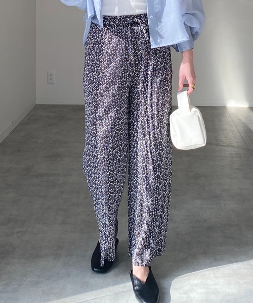 She's Closet(シーズクローゼット)の「【セルフカット対応】小花柄フラワーセミワイドストレートカラーロングプリーツパンツ(その他パンツ・レディース・ホワイト/ブラック/オレンジ/グリーン・FREE)」の3枚目の写真
