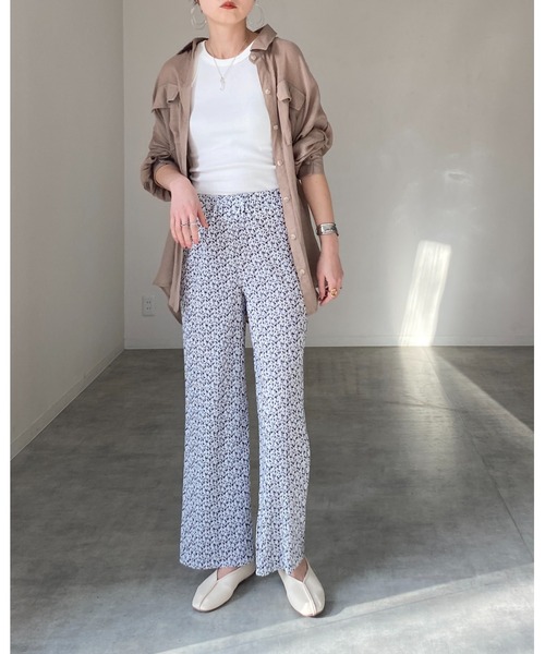She's Closet(シーズクローゼット)の「【セルフカット対応】小花柄フラワーセミワイドストレートカラーロングプリーツパンツ(その他パンツ・レディース・ホワイト/ブラック/オレンジ/グリーン・FREE)」の5枚目の写真