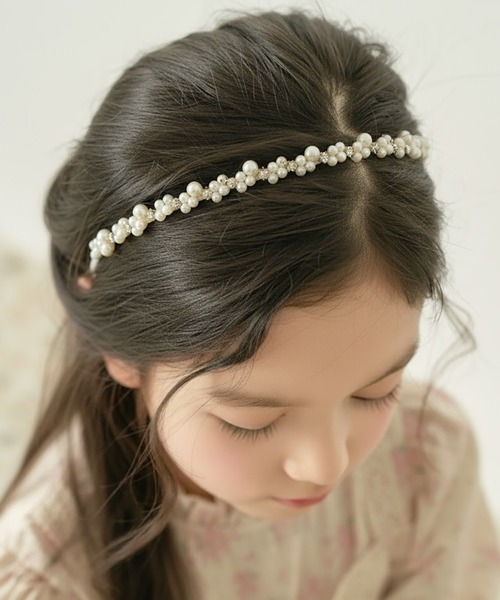 Rora（ローラ）の「マリアン パールカチューシャ (2color)（カチューシャ・キッズ・ベージュ/ホワイト・FREE）」の2枚目の写真