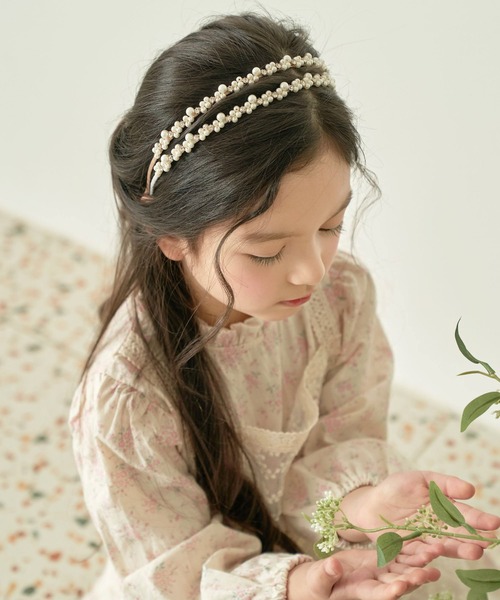 Rora（ローラ）の「マリアン パールカチューシャ (2color)（カチューシャ・キッズ・ベージュ/ホワイト・FREE）」の6枚目の写真