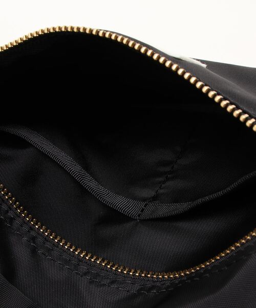 FREDRIK PACKERS（フレドリックパッカーズ）の「FREDRIK PACKERS　フレドリックパッカーズ / 420D SNUG SHOULDER(M)（ショルダーバッグ・レディース・ホワイト/ネイビー/オリーブ/シルバー/タン/ブラック/チャコールグレー/カーキ・ONESIZE）」の16枚目の写真