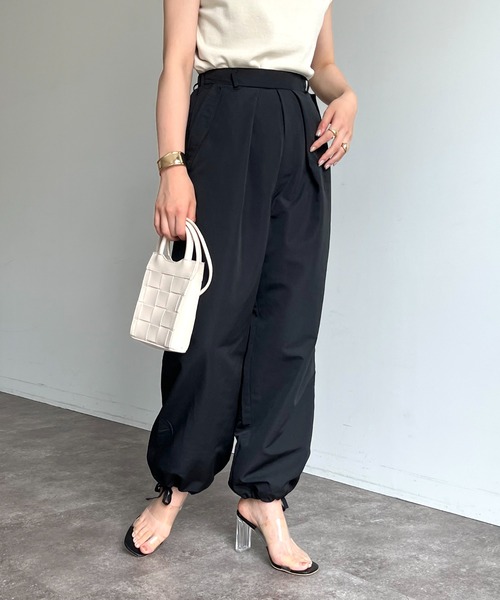 prose verse（プロズヴェール）の「裾ドロストパラシュートパンツ（カーゴパンツ・レディース・ブラック/カーキ/ピンク・MEDIUM）」の2枚目の写真