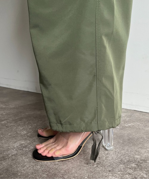 prose verse（プロズヴェール）の「裾ドロストパラシュートパンツ（カーゴパンツ・レディース・ブラック/カーキ/ピンク・MEDIUM）」の15枚目の写真