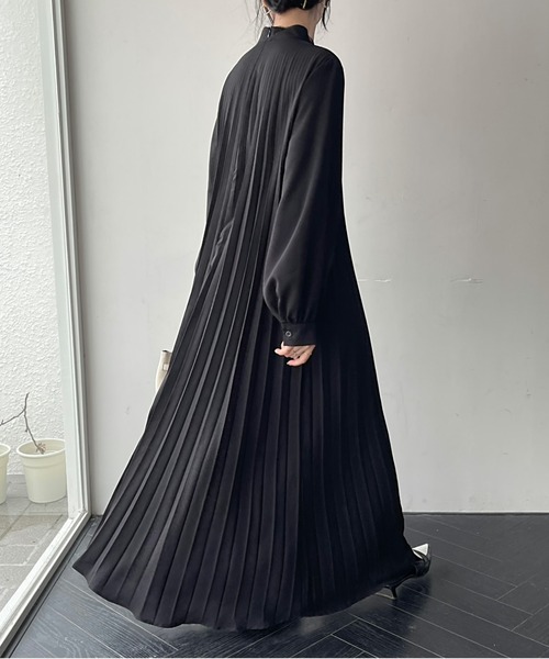 emi+（エミプラス）の「ボリュームスリーブフレアプリーツワンピース（ワンピース・レディース・ブラック/ベージュ/カーキ/チャコールグレー/ブルーグリーン・M/L）」の18枚目の写真