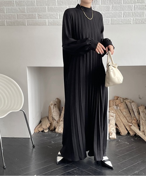 emi+（エミプラス）の「ボリュームスリーブフレアプリーツワンピース（ワンピース・レディース・ブラック/ベージュ/カーキ/チャコールグレー/ブルーグリーン・M/L）」の6枚目の写真