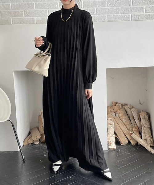 emi+（エミプラス）の「ボリュームスリーブフレアプリーツワンピース（ワンピース・レディース・ブラック/ベージュ/カーキ/チャコールグレー/ブルーグリーン・M/L）」の7枚目の写真